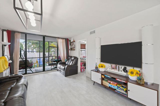 8421 Forest Hills Drive 104, Coral Springs, FL 33065