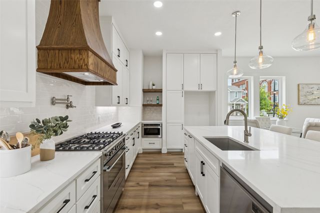 1004 W 10th Street, Dallas, TX 75208