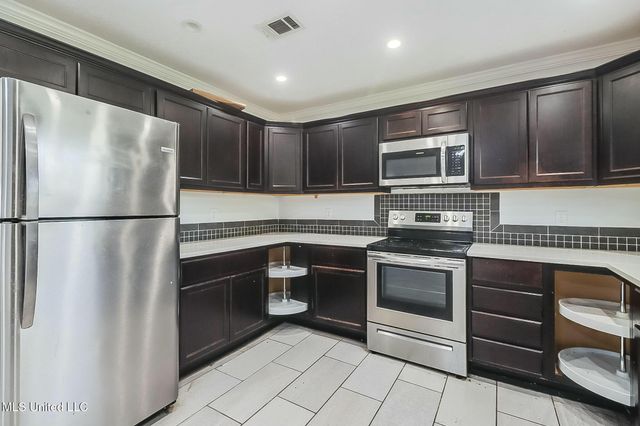6608 Columbus Circle, Ocean Springs, MS 39564