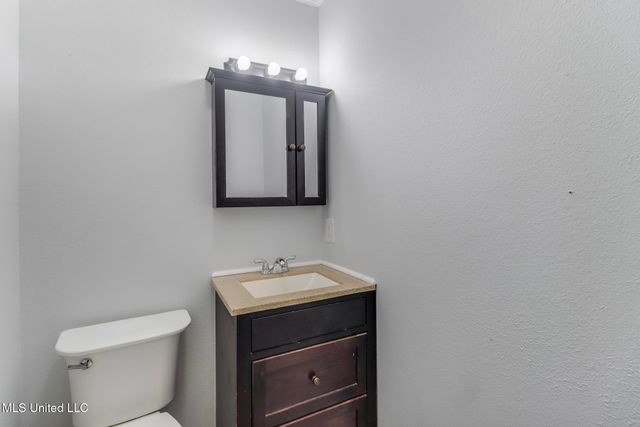 6608 Columbus Circle, Ocean Springs, MS 39564