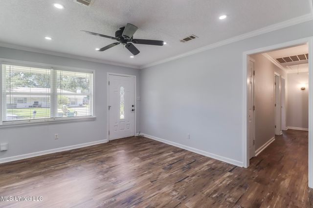 6608 Columbus Circle, Ocean Springs, MS 39564
