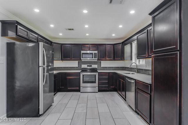 6608 Columbus Circle, Ocean Springs, MS 39564