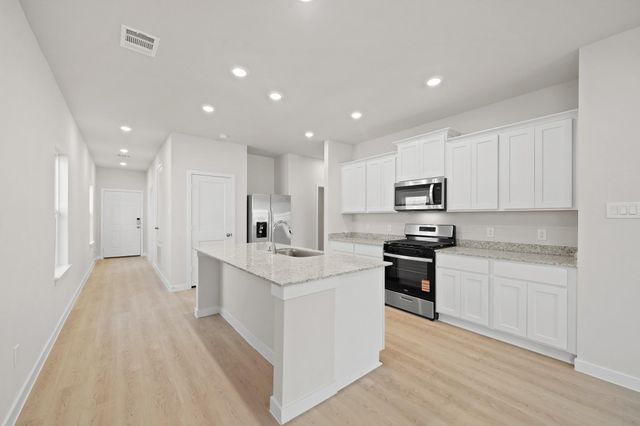 142 Kelly Street, Angleton, TX 77515