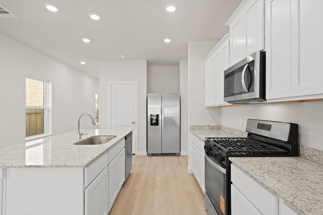 142 Kelly Street, Angleton, TX 77515