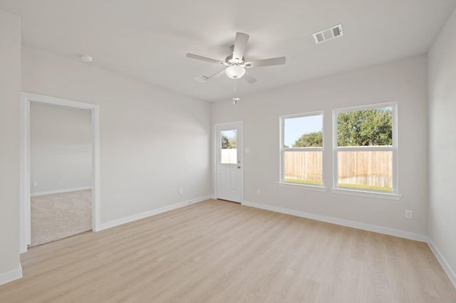 142 Kelly Street, Angleton, TX 77515