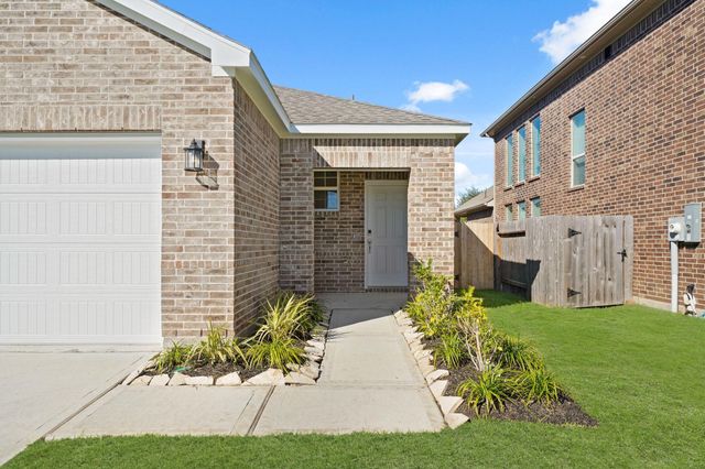 142 Kelly Street, Angleton, TX 77515