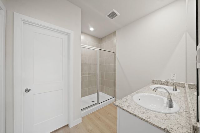 142 Kelly Street, Angleton, TX 77515