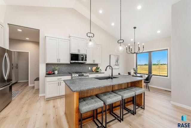 2516 E Chestnut Trl Trail, Brandon, SD 57005