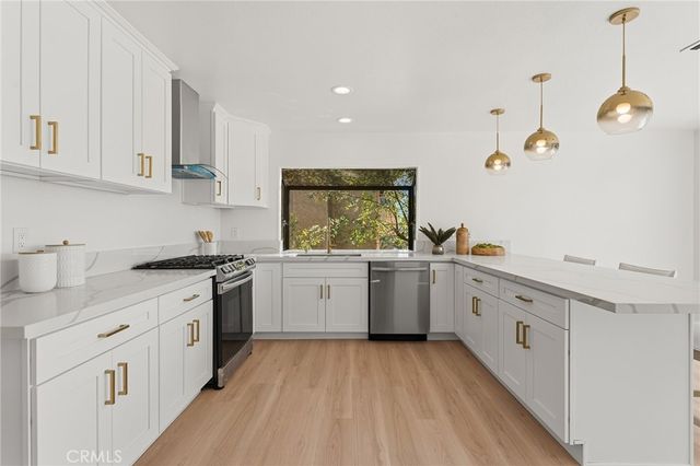22497 Venido Road, Woodland Hills, CA 91364