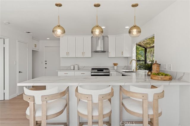 22497 Venido Road, Woodland Hills, CA 91364