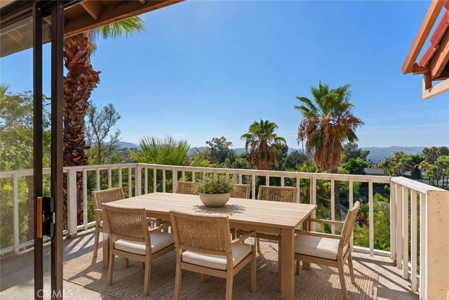22497 Venido Road, Woodland Hills, CA 91364