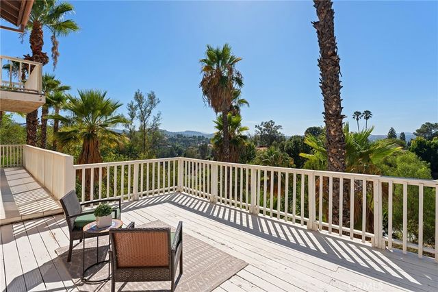 22497 Venido Road, Woodland Hills, CA 91364