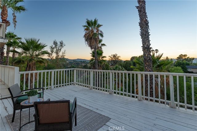 22497 Venido Road, Woodland Hills, CA 91364
