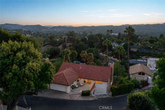 22497 Venido Road, Woodland Hills, CA 91364