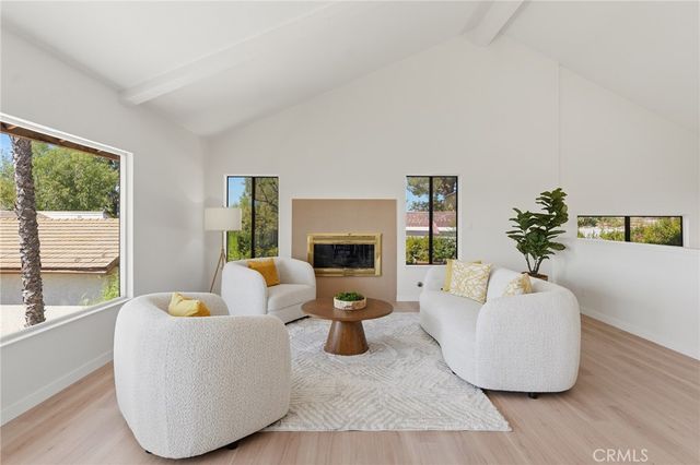 22497 Venido Road, Woodland Hills, CA 91364