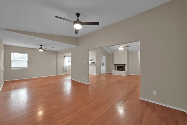 16858 Gleneagle Drive N, Conroe, TX 77385