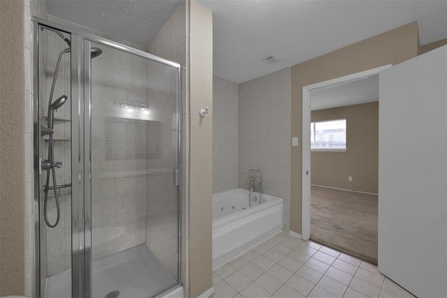 16858 Gleneagle Drive N, Conroe, TX 77385