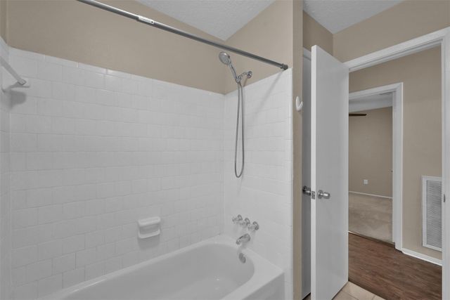 16858 Gleneagle Drive N, Conroe, TX 77385