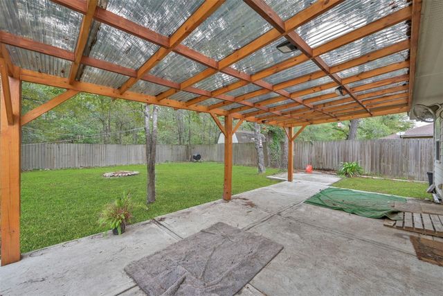16858 Gleneagle Drive N, Conroe, TX 77385