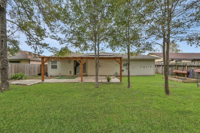 16858 Gleneagle Drive N, Conroe, TX 77385