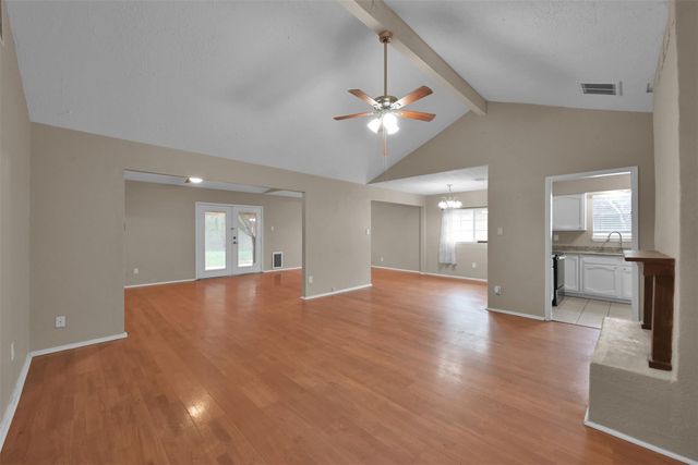 16858 Gleneagle Drive N, Conroe, TX 77385