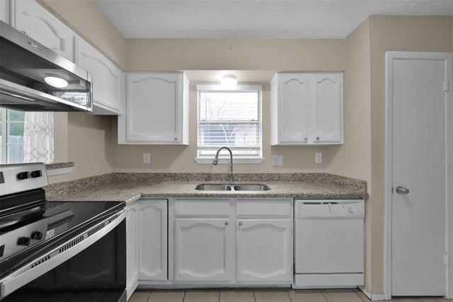 16858 Gleneagle Drive N, Conroe, TX 77385