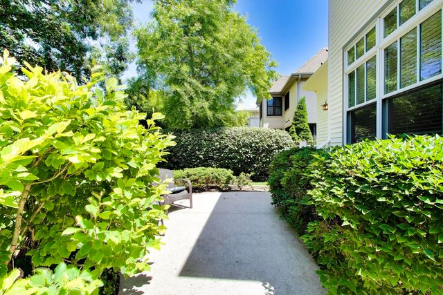 345 Madison Avenue, Glencoe, IL 60022