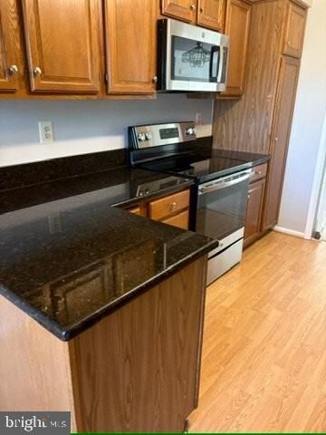 5142 WOODFORD DR, Centreville, VA 20120