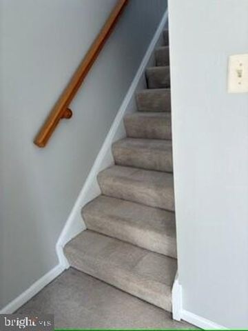 5142 WOODFORD DR, Centreville, VA 20120