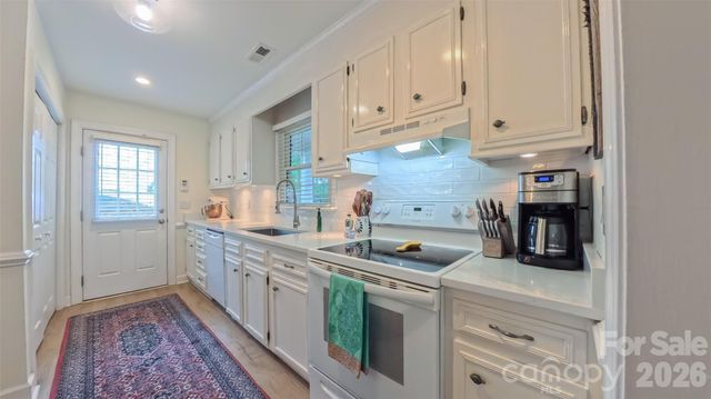 2425 Turnberry Lane, Charlotte, NC 28210