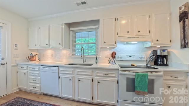 2425 Turnberry Lane, Charlotte, NC 28210