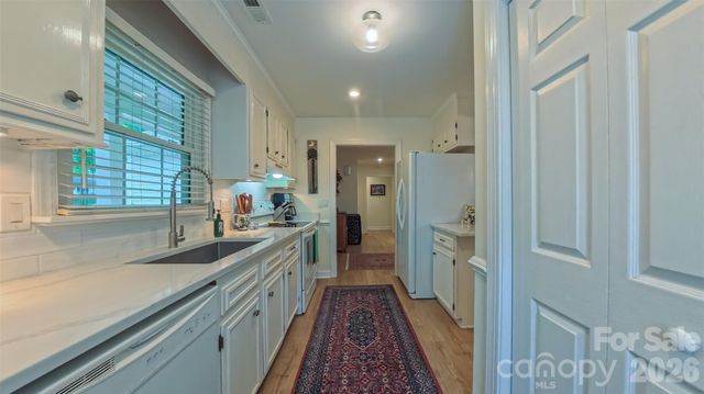 2425 Turnberry Lane, Charlotte, NC 28210