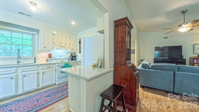 2425 Turnberry Lane, Charlotte, NC 28210