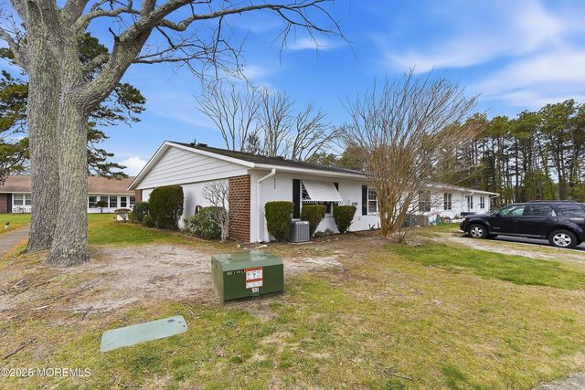 944F Aberdeen Drive, Lakewood, NJ 08701