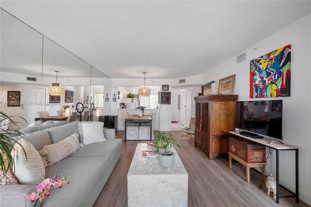 9580 Weldon Cir K106, Tamarac, FL 33321