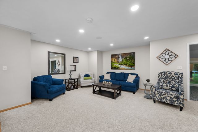 4326 El Rancho Drive, Davenport, IA 52806