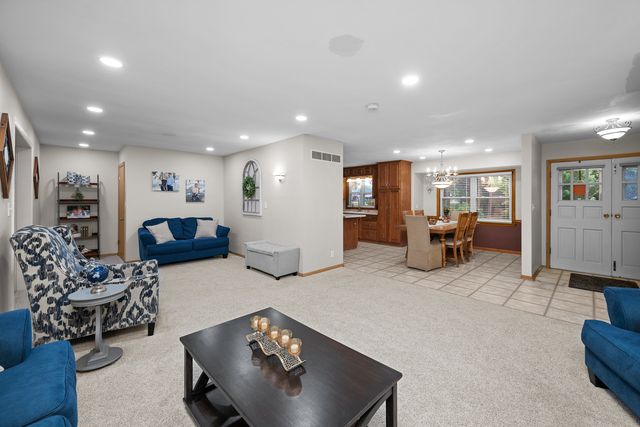 4326 El Rancho Drive, Davenport, IA 52806