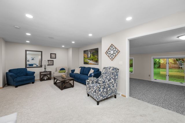 4326 El Rancho Drive, Davenport, IA 52806