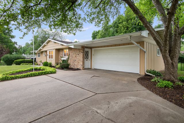 4326 El Rancho Drive, Davenport, IA 52806