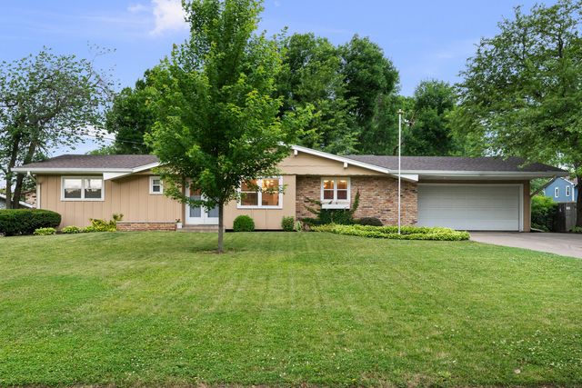 4326 El Rancho Drive, Davenport, IA 52806