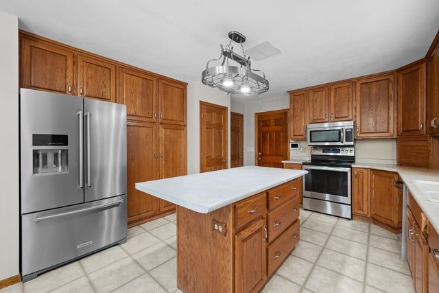 4326 El Rancho Drive, Davenport, IA 52806