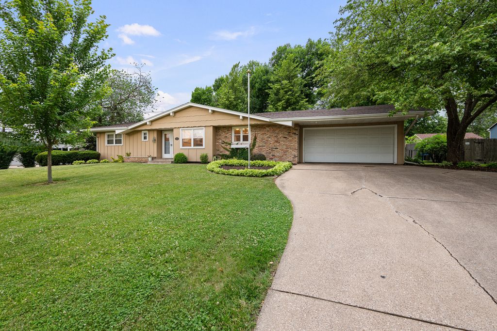 4326 El Rancho Drive, Davenport, IA 52806
