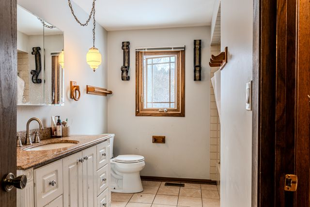 8821 W 100th St Street, Palos Hills, IL 60465