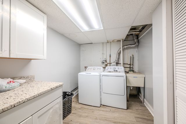 8821 W 100th St Street, Palos Hills, IL 60465