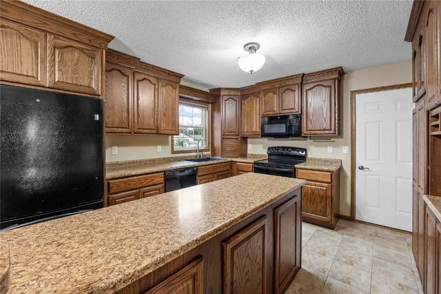 401 Denise Drive, Palo, IA 52324