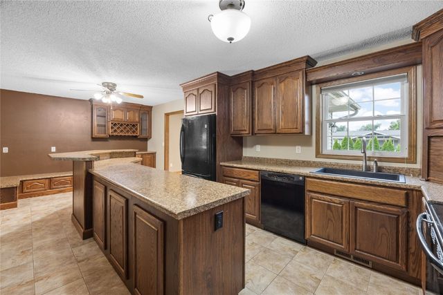 401 Denise Drive, Palo, IA 52324