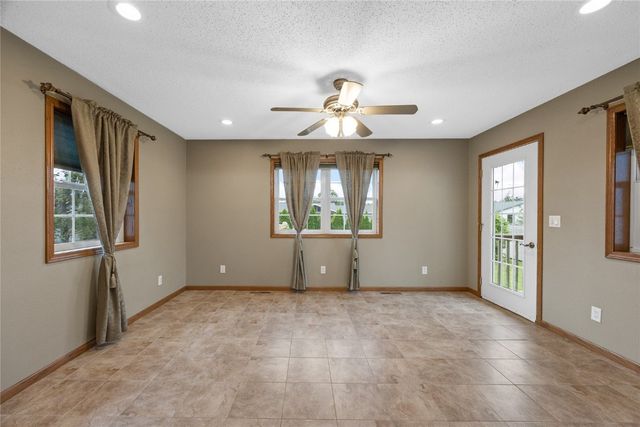 401 Denise Drive, Palo, IA 52324