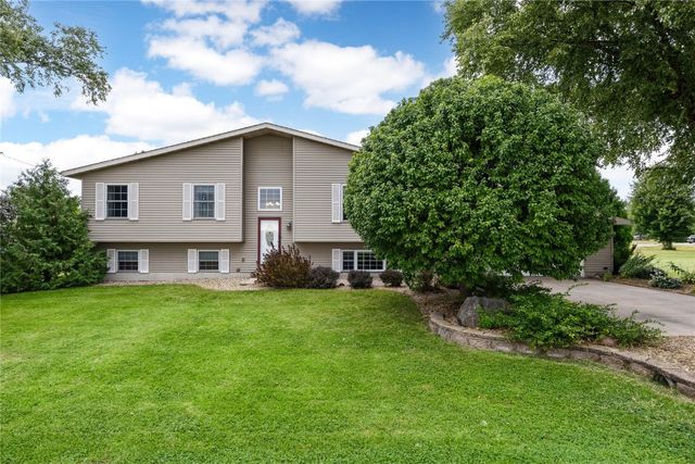 401 Denise Drive, Palo, IA 52324