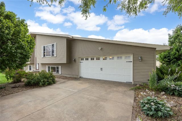 401 Denise Drive, Palo, IA 52324