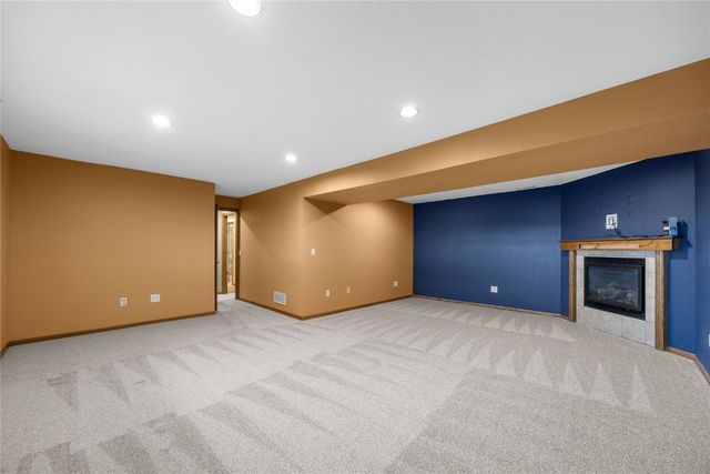 401 Denise Drive, Palo, IA 52324